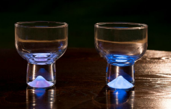 The Moonlight Glass is the world's first to use a unique ”bright-in-the-dark” technology.