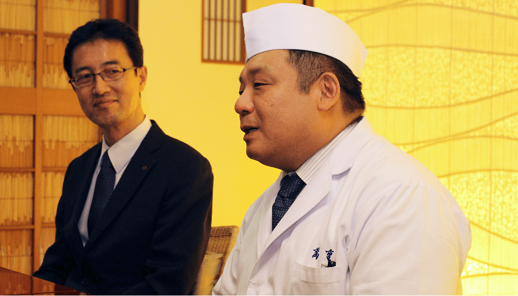 SAKETIMES, Gekkeikan, Restaurant owner and chef Keigo Tamura (right), with Mr. Matsumoto