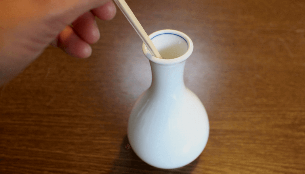 Photograph stirring hot sake in Tokkuri